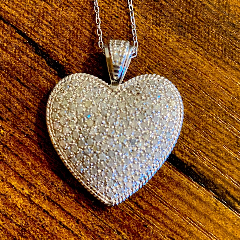 Silver necklace with cubic zirconium heart